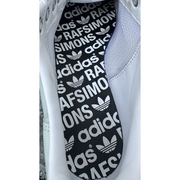 Athletic_Shoes
